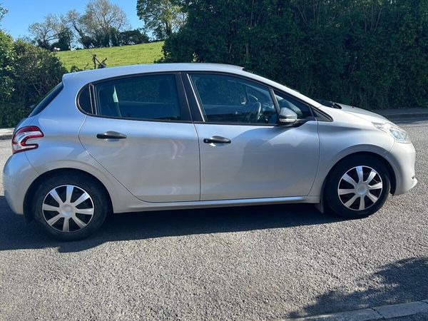 Peugeot 208 Hatchback, Diesel, 2014, Grey