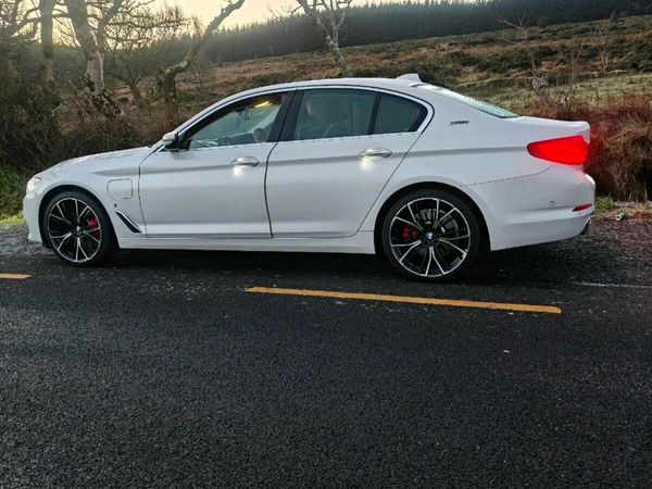 BMW 5-Series Saloon, Petrol Plug-in Hybrid, 2017, White