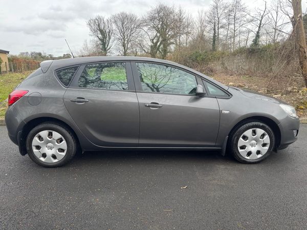 Opel Astra Hatchback, Petrol, 2011, Grey