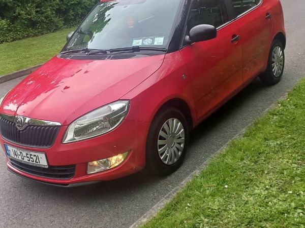 Skoda Fabia Hatchback, Petrol, 2014, Red