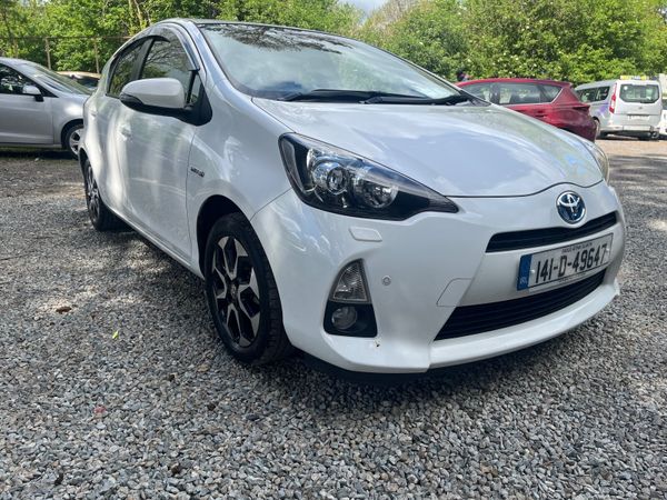Toyota Aqua Hatchback, Petrol Hybrid, 2014, White