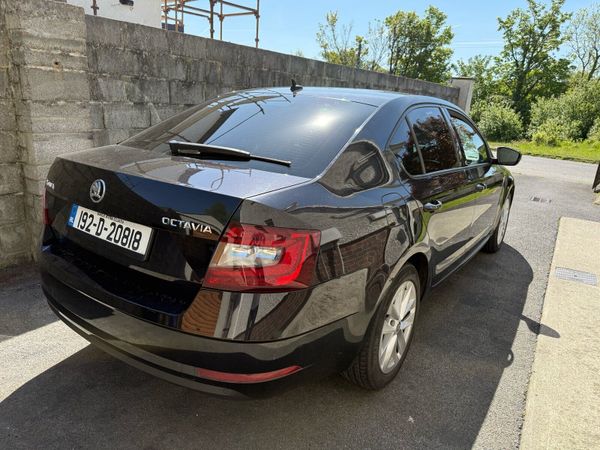 Skoda Octavia Saloon, Diesel, 2019, Black