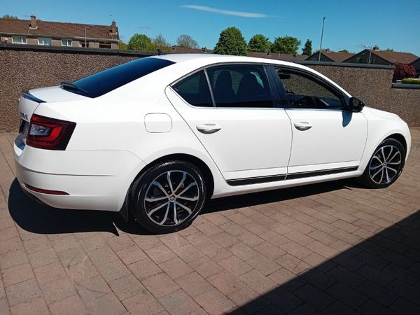 Skoda Octavia Saloon, Petrol, 2017, White