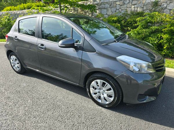 Toyota Yaris Hatchback, Petrol, 2012, Grey