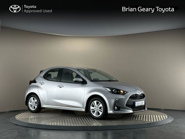 Toyota Yaris Hatchback, Petrol Hybrid, 2023, Silver