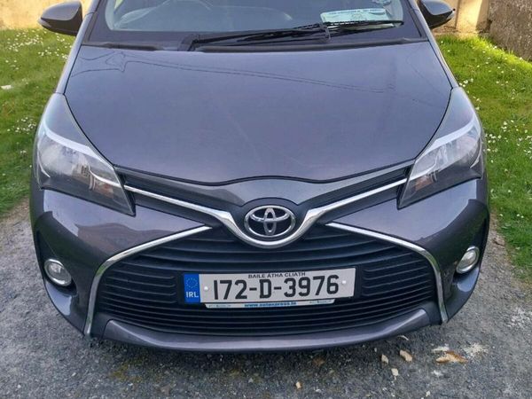 Toyota Yaris Hatchback, Petrol, 2017, Grey