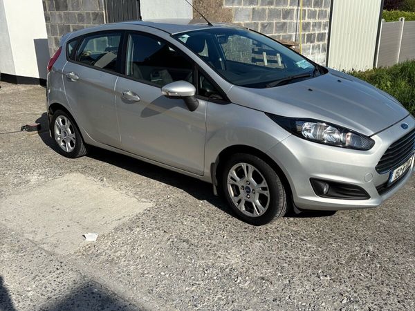 Ford Fiesta Hatchback, Petrol, 2015, Silver