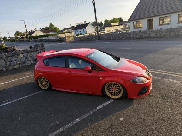 SEAT Leon Hatchback, Diesel, 2011, Red