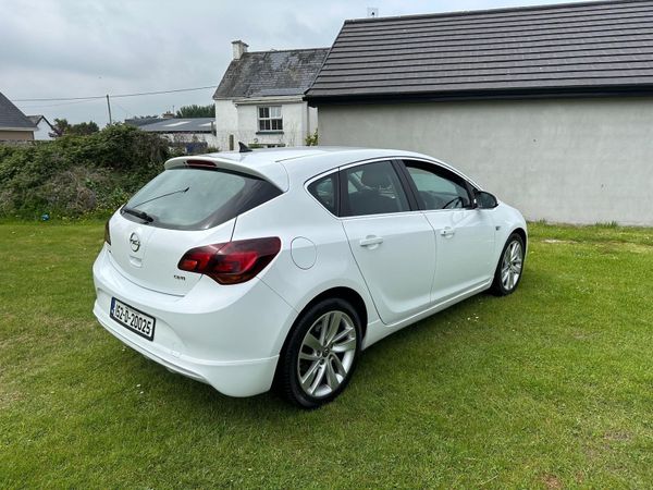 Opel Astra Hatchback, Diesel, 2015, White