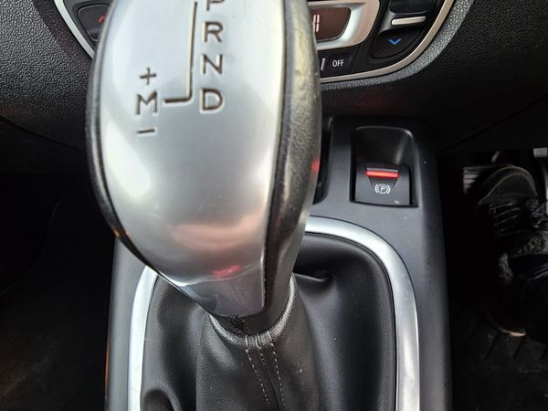 Renault Scenic MPV, Diesel, 2012, Red