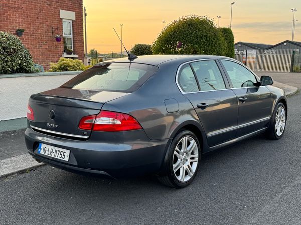 Skoda Superb Hatchback, Diesel, 2010, Grey