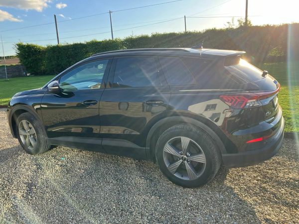 Audi e-tron Estate/Jeep, Electric, 2024, Black