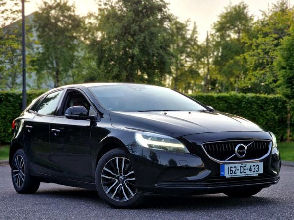 Volvo V40 Hatchback, Diesel, 2016, Black