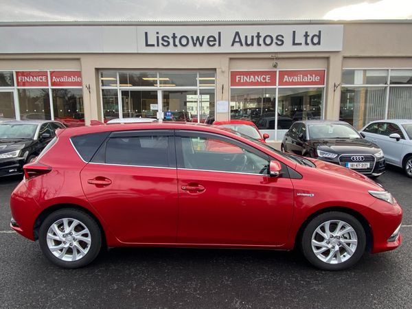 Toyota Auris Hatchback, Petrol Hybrid, 2017, Red