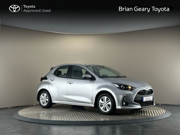 Toyota Yaris Hatchback, Petrol Hybrid, 2023, Silver