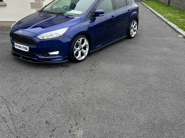 Ford Focus Hatchback, Diesel, 2017, Blue