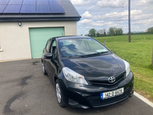 Toyota Yaris Hatchback, Petrol, 2014, Black