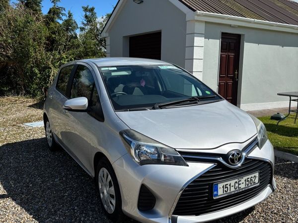 Toyota Yaris Hatchback, Petrol, 2015, Silver