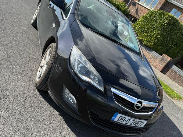 Opel Astra Hatchback, Petrol, 2009, Black