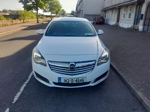 Opel Insignia Hatchback, Diesel, 2014, White