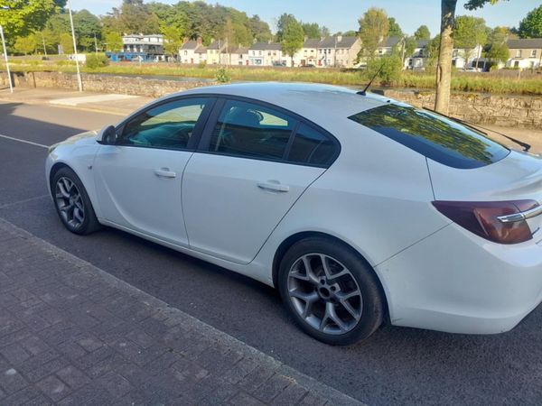 Opel Insignia Hatchback, Diesel, 2014, White