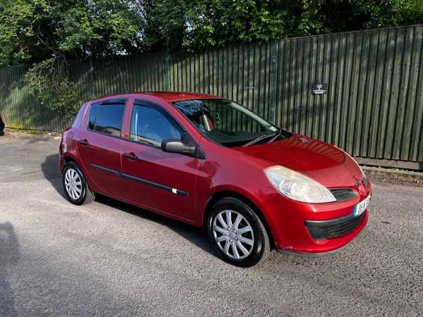 Renault Clio Hatchback, Petrol, 2006, Red