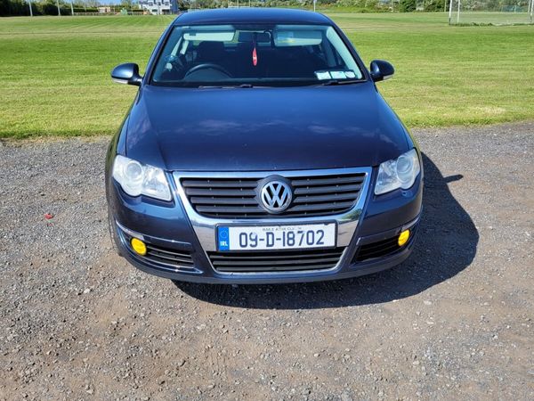Volkswagen Passat Saloon, Petrol, 2009, Blue