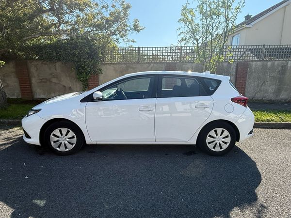 Toyota Auris MPV, Petrol, 2017, White