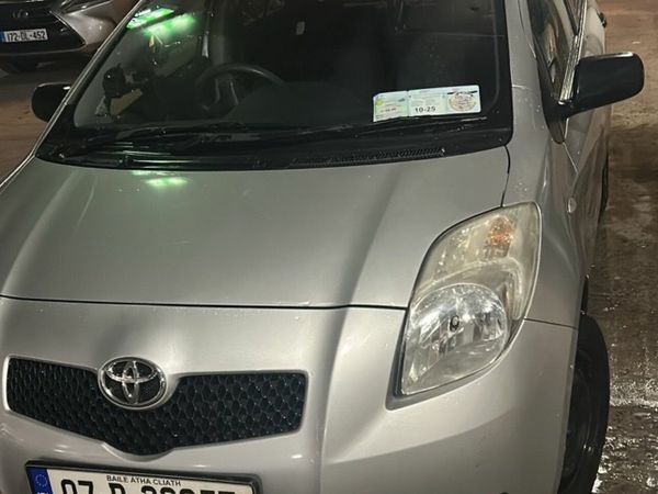 Toyota Yaris Hatchback, Petrol, 2007, Silver