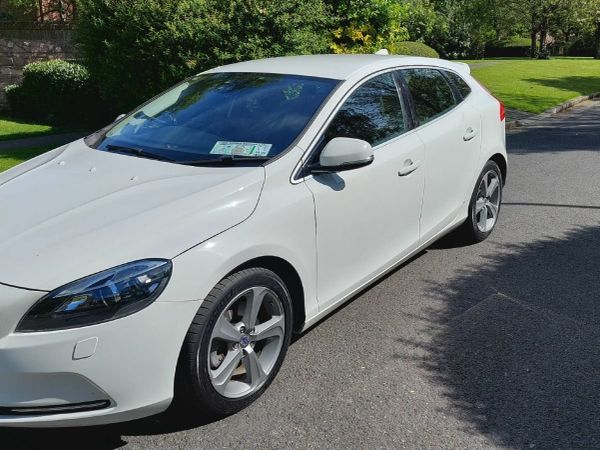 Volvo V40 Hatchback, Petrol, 2014, White
