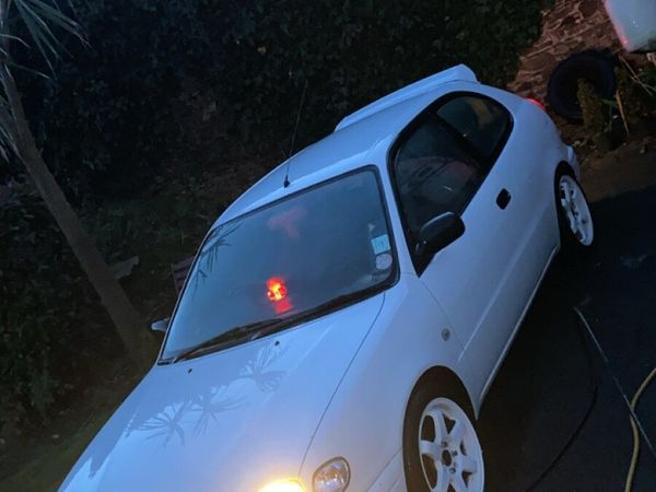 Toyota Corolla Hatchback, Petrol, 2000, White