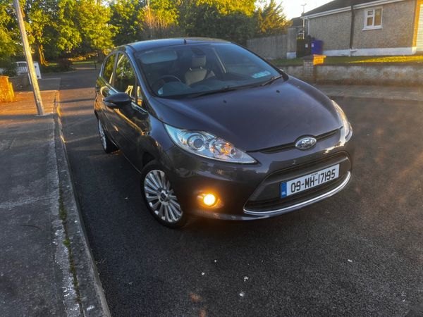 Ford Fiesta Hatchback, Petrol, 2009, Grey