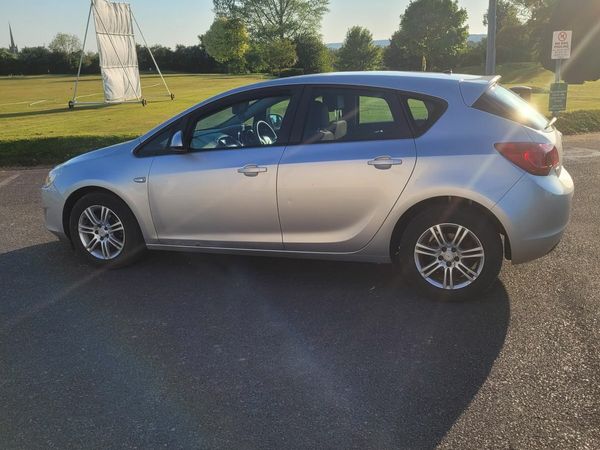 Opel Astra Hatchback, Diesel, 2011, Silver