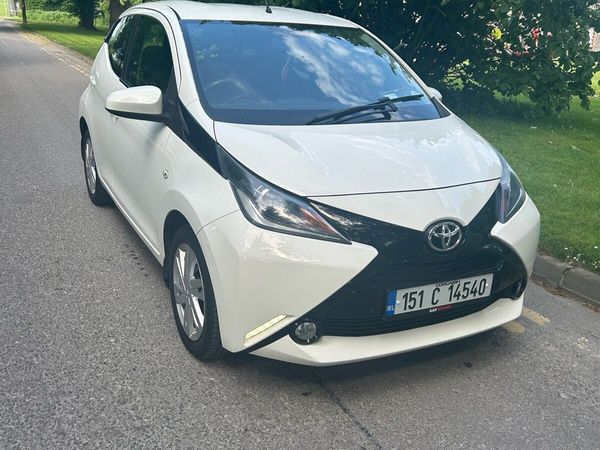 Toyota Aygo Hatchback, Petrol, 2015, White