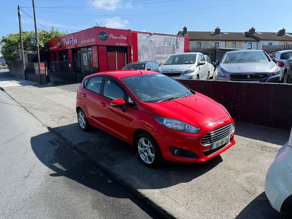 Ford Fiesta Hatchback, Petrol, 2014, Red