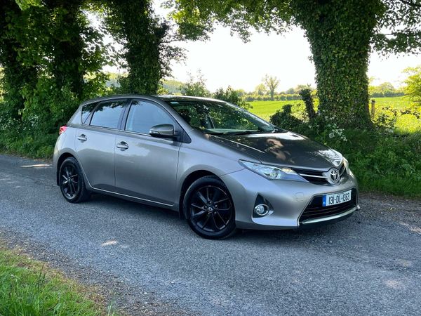 Toyota Auris Hatchback, Diesel, 2013, Bronze