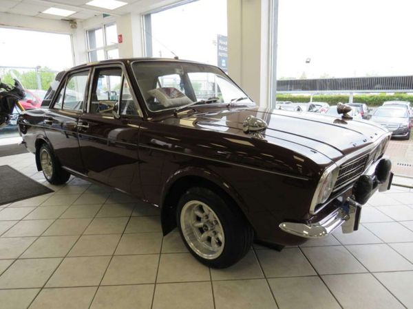 Ford Cortina Saloon, Petrol, 1967, Red