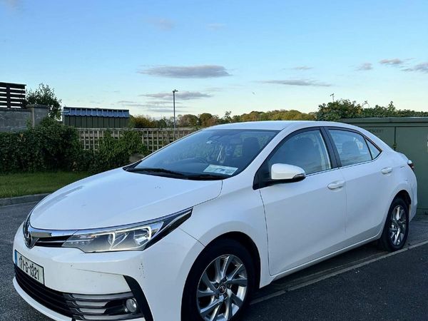 Toyota Corolla Saloon, Diesel, 2017, White