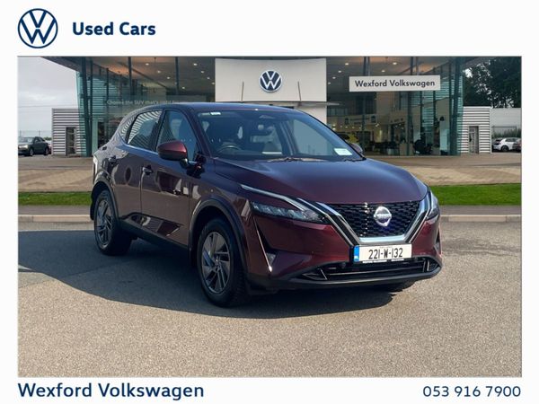 Nissan Qashqai MPV, Petrol, 2022, Red
