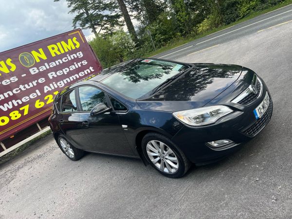 Vauxhall Astra Hatchback, Diesel, 2012, Black