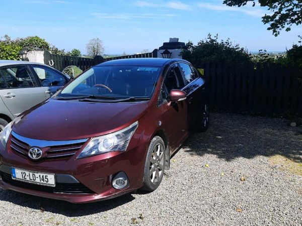 Toyota Avensis Saloon, Diesel, 2012, Red