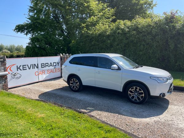 Mitsubishi Outlander SUV, Diesel, 2015, White