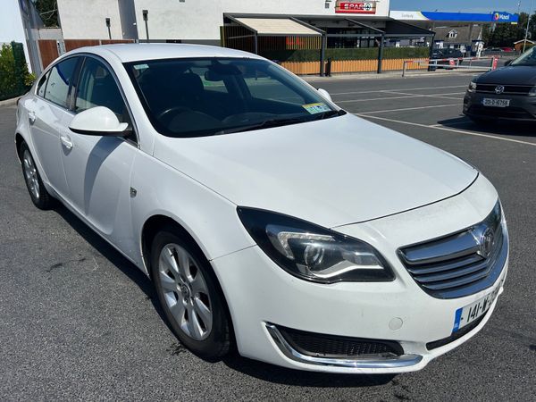 Vauxhall Insignia Hatchback, Diesel, 2014, White