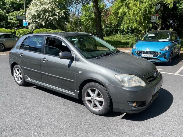 Toyota Corolla Hatchback, Petrol, 2005, Grey