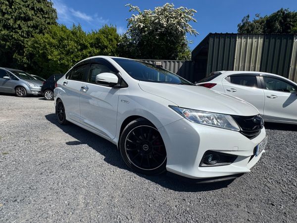 Honda Grace Saloon, Petrol Hybrid, 2016, White