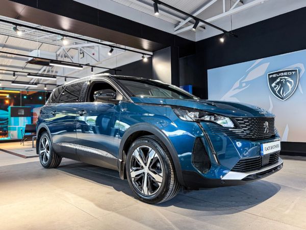 Peugeot 5008 MPV, Diesel, 2022, Blue