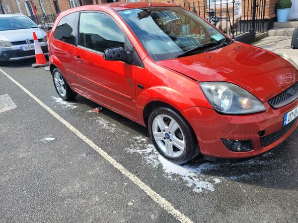 Ford Fiesta Hatchback, Petrol, 2007, Red