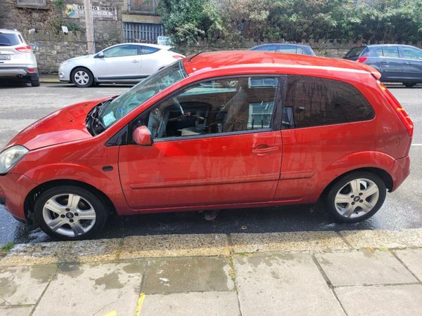 Ford Fiesta Hatchback, Petrol, 2007, Red