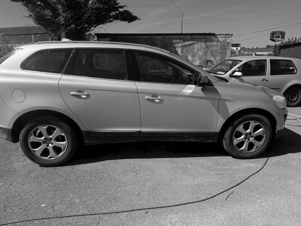 Volvo XC60 SUV, Diesel, 2011, Silver
