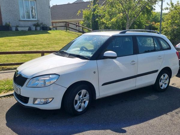 Skoda Fabia Estate/Jeep, Petrol, 2011, White